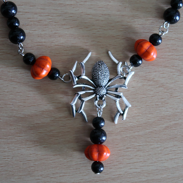 Spider necklace (detailed view)
