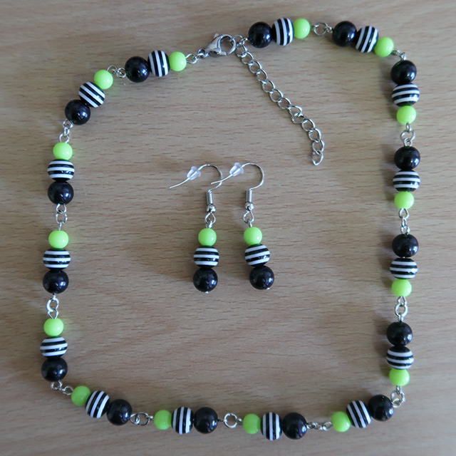 Necklace and earrings (overhead view, variation 3)