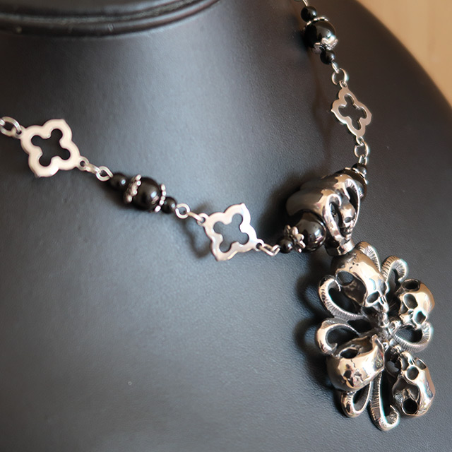 Four Skull Cross necklace (side view)