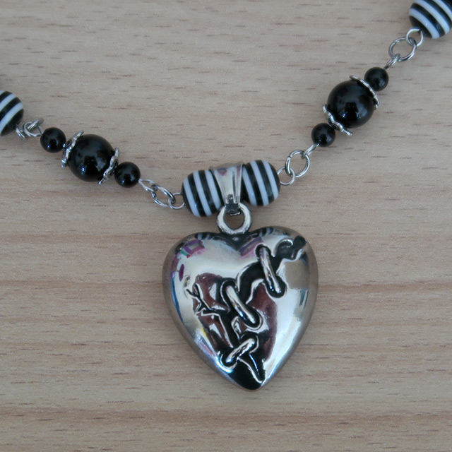 Broken Heart necklace (detailed view)