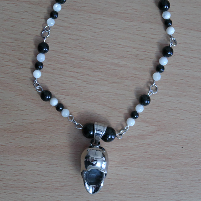 Skull necklace (reverse view)